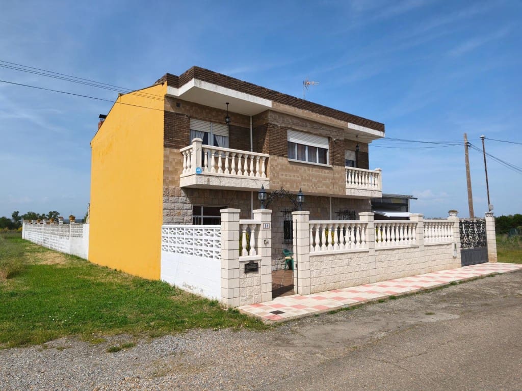 5 bedroom Villa for sale in San Andres del Rabanedo with pool garage - € 400,000 (Ref: 9875970)