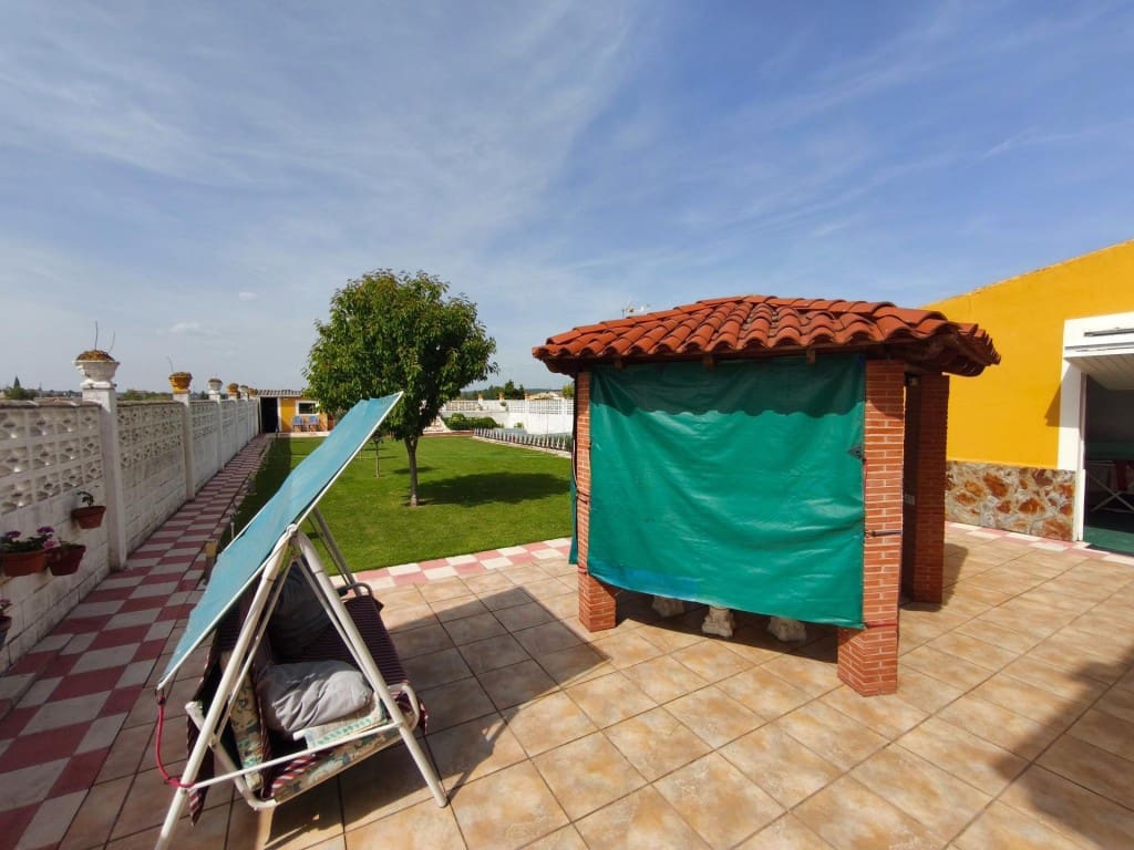 5 bedroom Villa for sale in San Andres del Rabanedo with pool garage - € 400,000 (Ref: 9875970)
