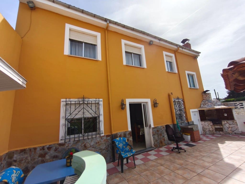 5 bedroom Villa for sale in San Andres del Rabanedo with pool garage - € 400,000 (Ref: 9875970)