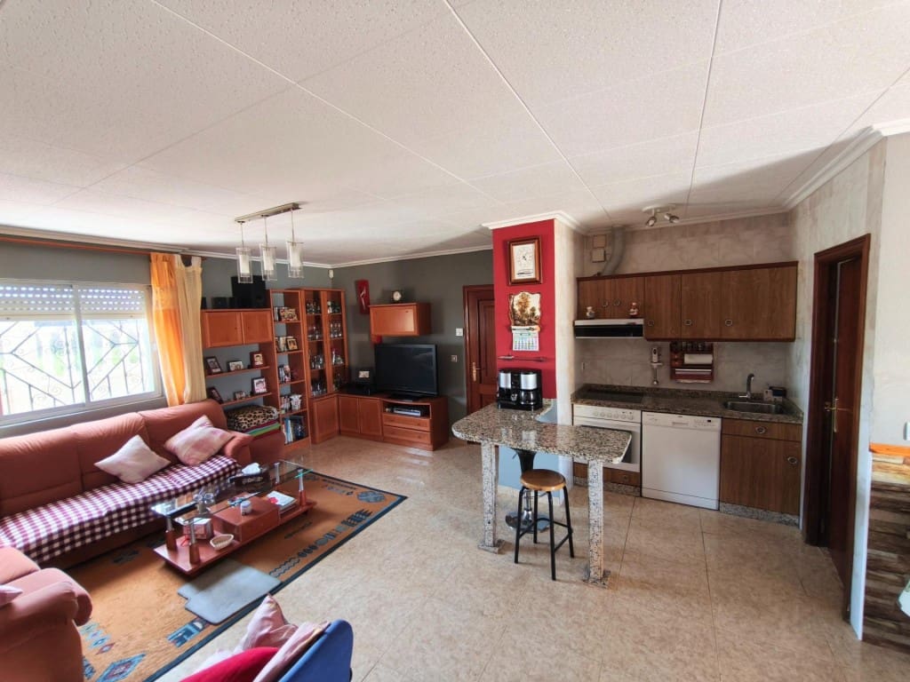 5 bedroom Villa for sale in San Andres del Rabanedo with pool garage - € 400,000 (Ref: 9875970)