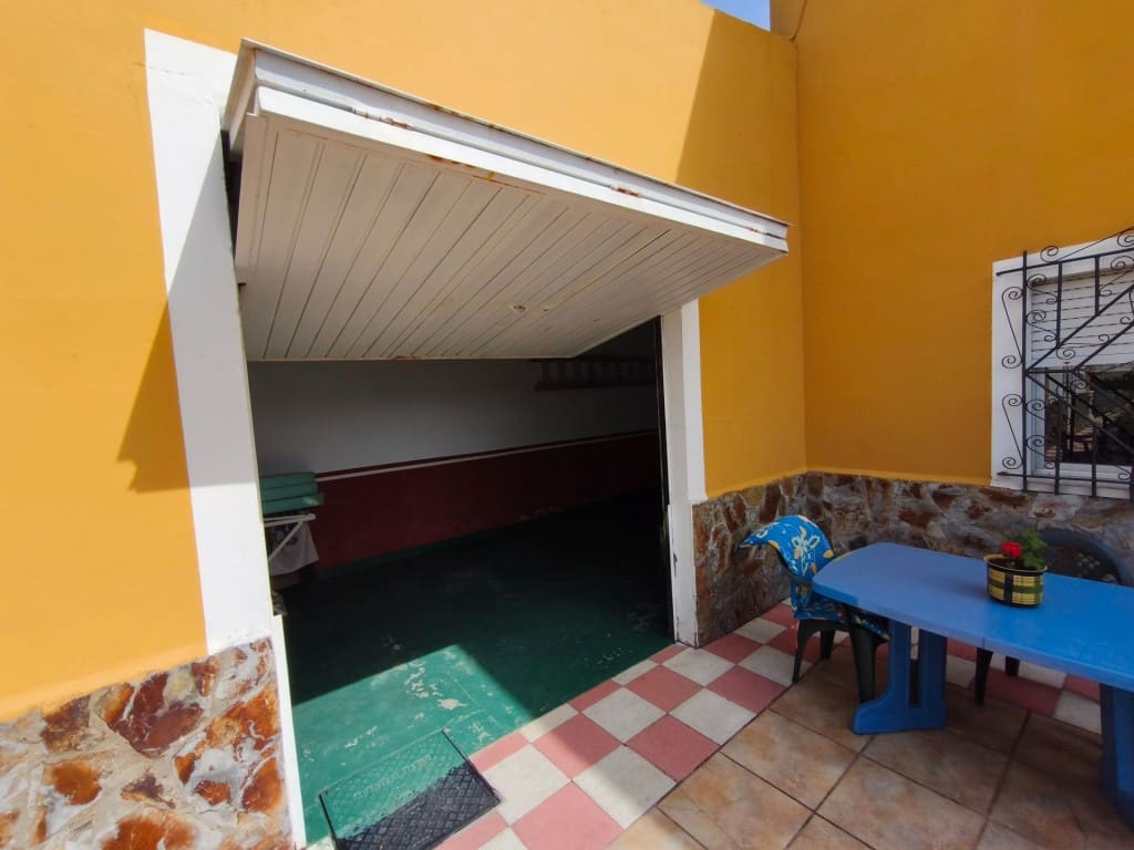 5 bedroom Villa for sale in San Andres del Rabanedo with pool garage - € 400,000 (Ref: 9875970)