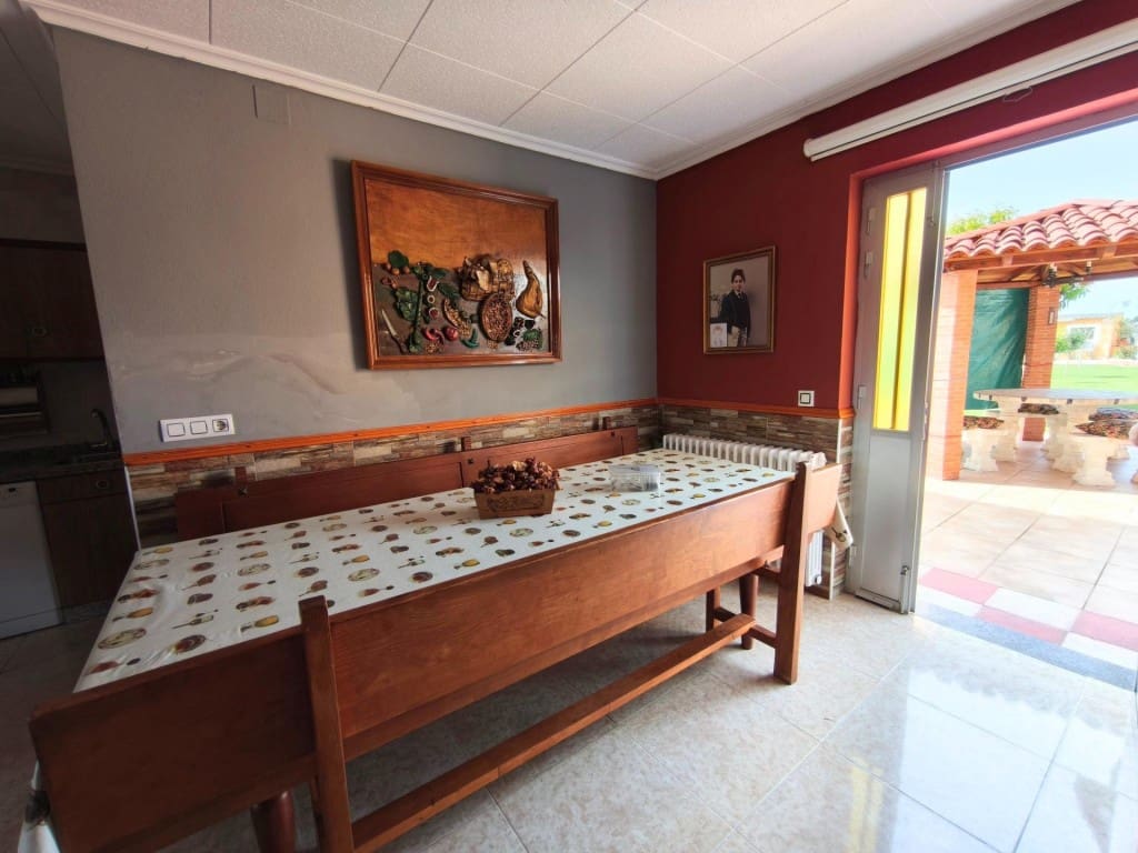 5 bedroom Villa for sale in San Andres del Rabanedo with pool garage - € 400,000 (Ref: 9875970)