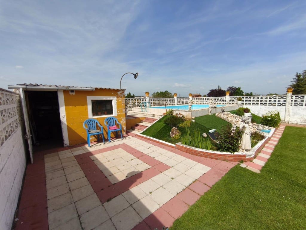 5 bedroom Villa for sale in San Andres del Rabanedo with pool garage - € 400,000 (Ref: 9875970)