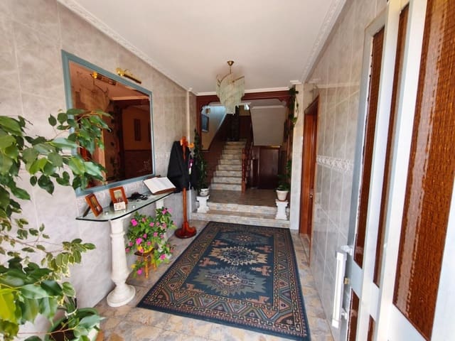 5 chambre Villa/Maison à vendre à San Andrés del Rabanedo avec piscine garage - 400 000 € (Ref: 9875970)