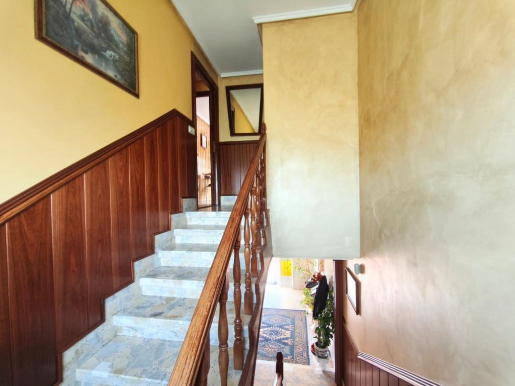 5 bedroom Villa for sale in San Andres del Rabanedo with pool garage - € 400,000 (Ref: 9875970)