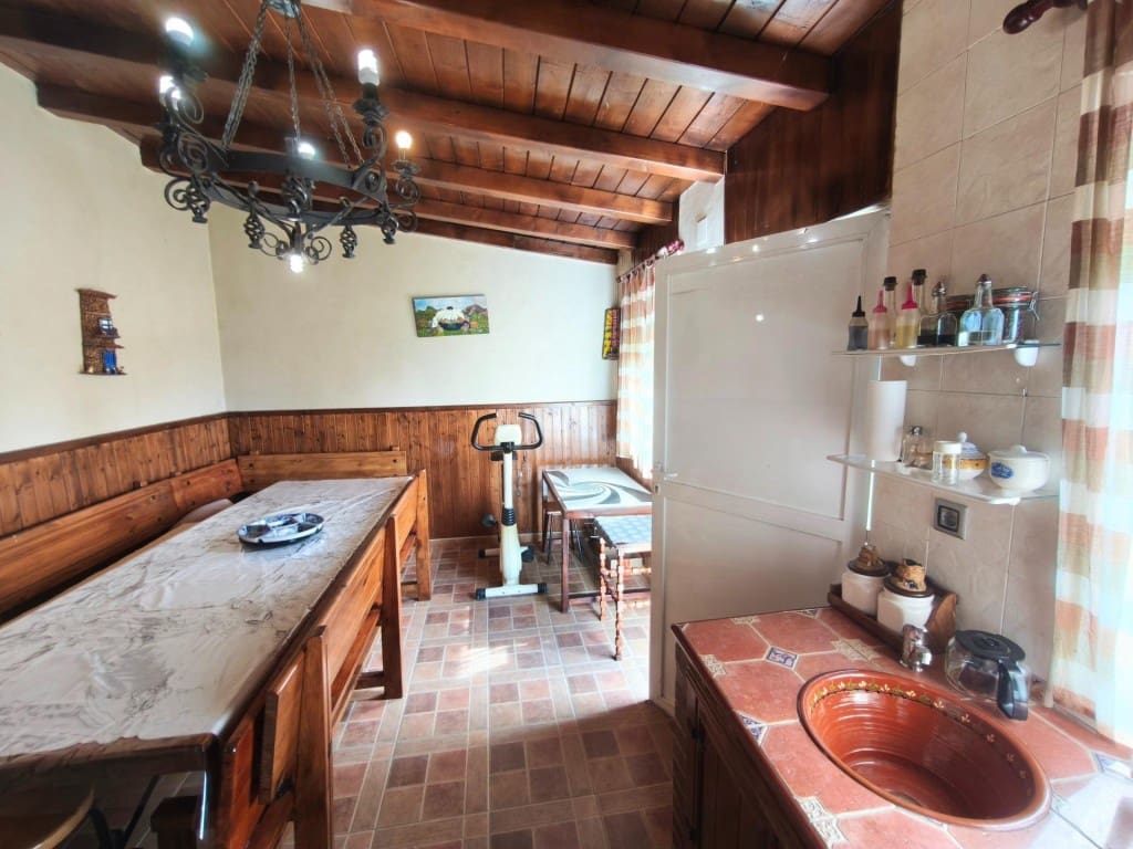 5 bedroom Villa for sale in San Andres del Rabanedo with pool garage - € 400,000 (Ref: 9875970)