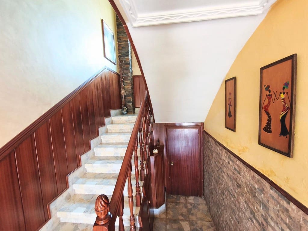 5 bedroom Villa for sale in San Andres del Rabanedo with pool garage - € 400,000 (Ref: 9875970)
