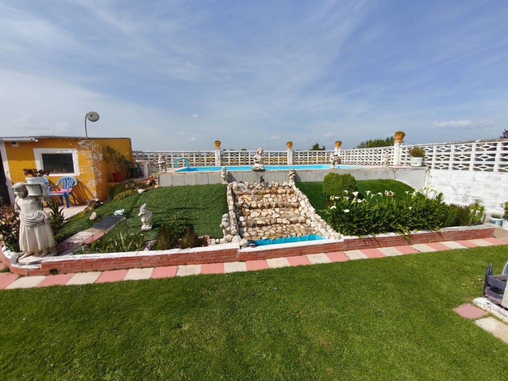 5 bedroom Villa for sale in San Andres del Rabanedo with pool garage - € 400,000 (Ref: 9875970)