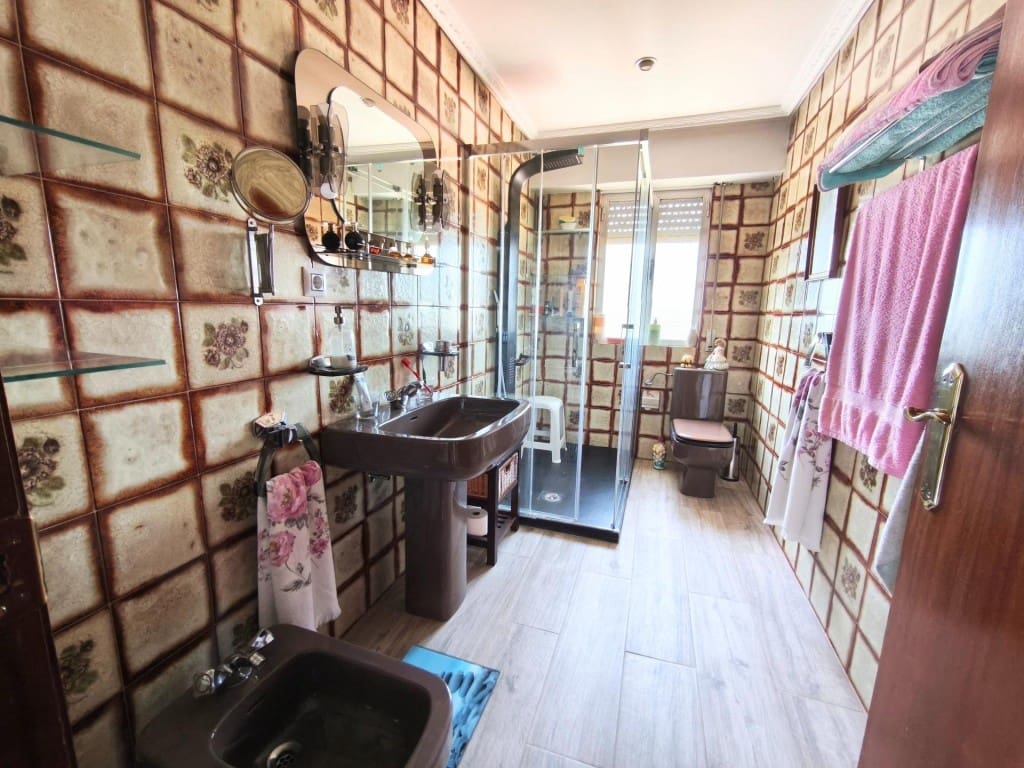 5 bedroom Villa for sale in San Andres del Rabanedo with pool garage - € 400,000 (Ref: 9875970)