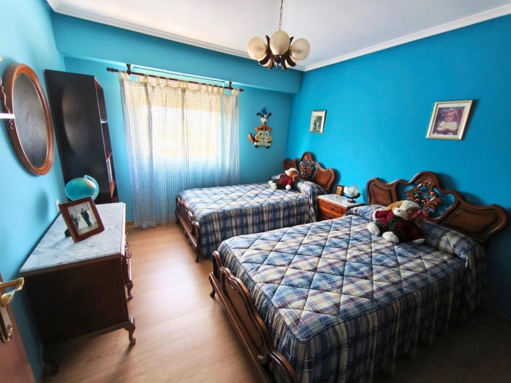 5 bedroom Villa for sale in San Andres del Rabanedo with pool garage - € 400,000 (Ref: 9875970)