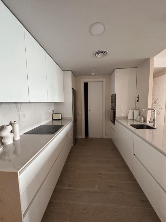 2 soveværelse Lejlighed til salg i Benidorm med swimmingpool garage - € 826.000 (Ref: 9878252)