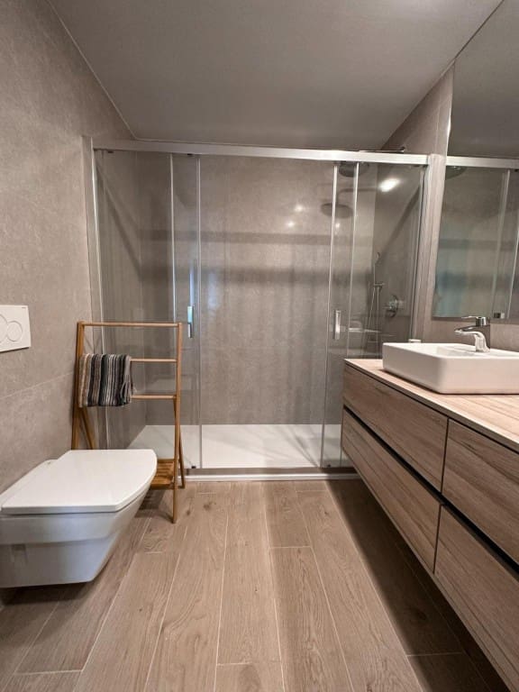 2 soveværelse Lejlighed til salg i Benidorm med swimmingpool garage - € 826.000 (Ref: 9878252)