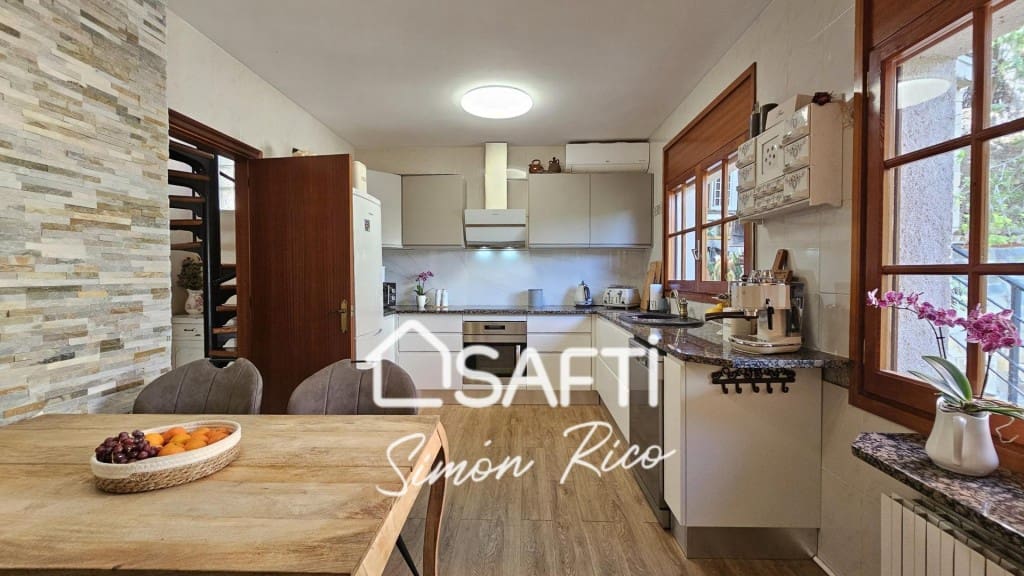 5 soveværelse Villa til salg i Cervello med swimmingpool garage - € 790.000 (Ref: 9878253)