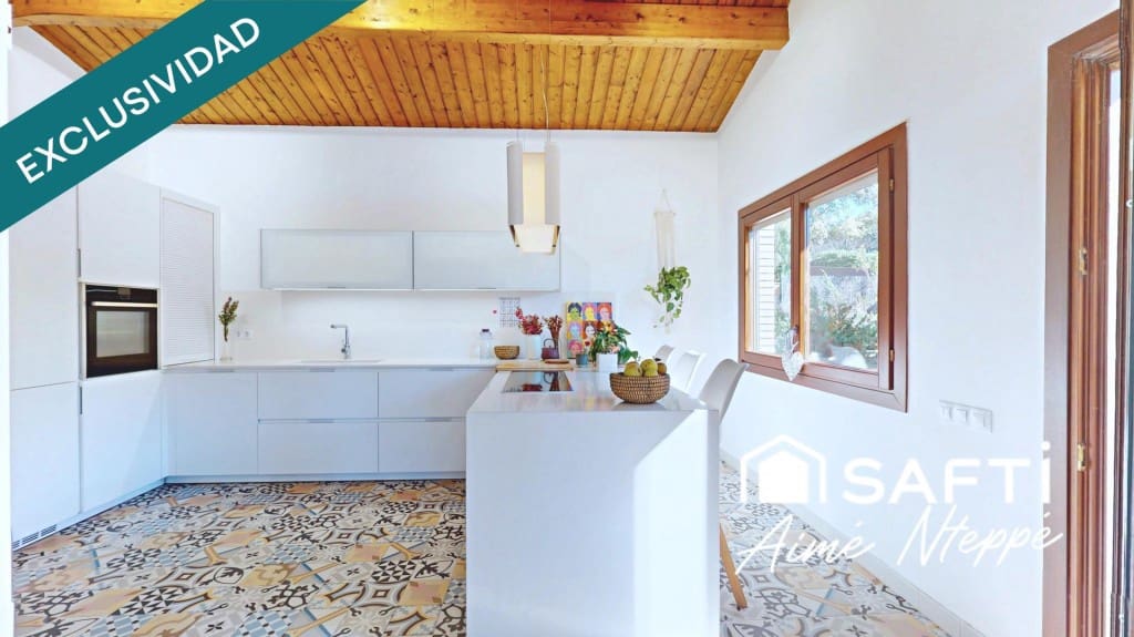 5 soveværelse Villa til salg i Sant Julia de Ramis med swimmingpool garage - € 740.000 (Ref: 9878255)