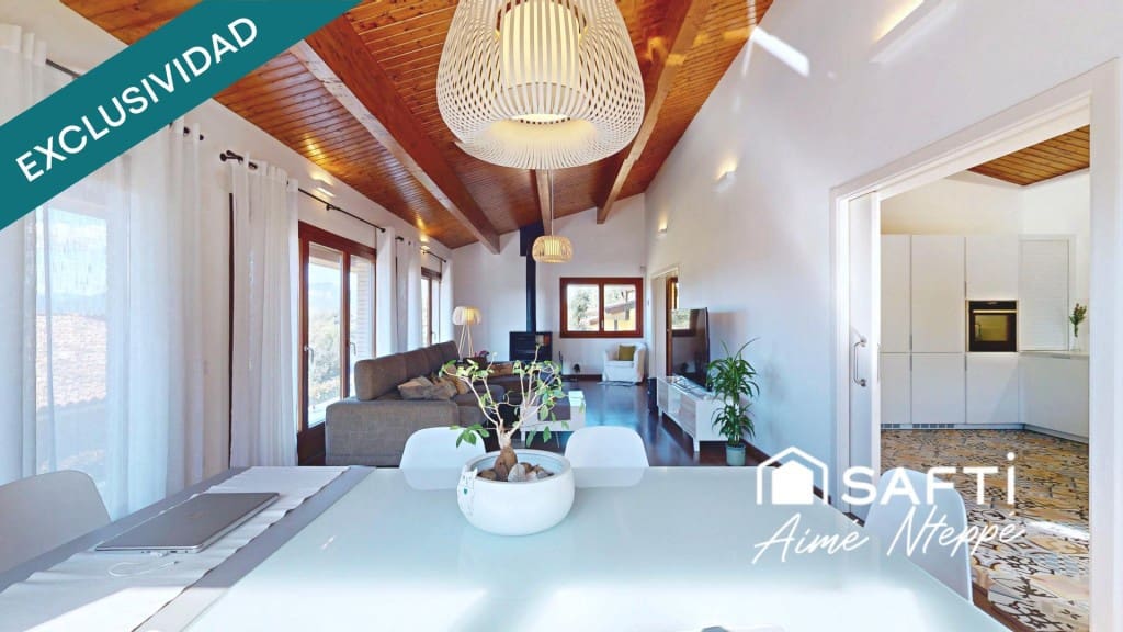 5 soveværelse Villa til salg i Sant Julia de Ramis med swimmingpool garage - € 740.000 (Ref: 9878255)