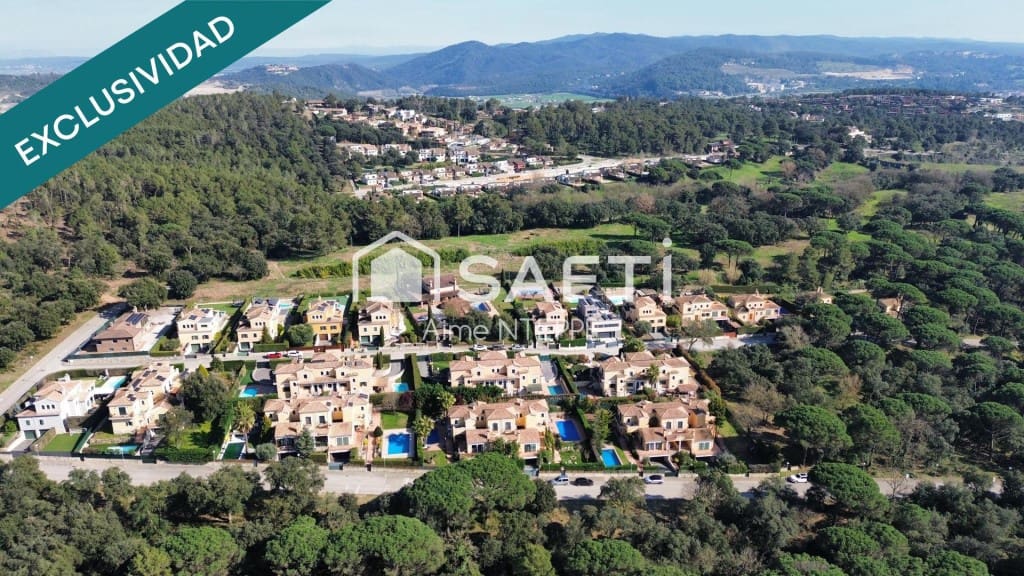 5 soveværelse Villa til salg i Sant Julia de Ramis med swimmingpool garage - € 740.000 (Ref: 9878255)