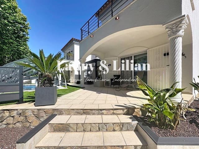 5 makuuhuone Huvila myytävänä paikassa Empuriabrava, Castelló d'Empúries mukana uima-altaan 
autotalli - 569 000 € (Ref: 9878256)