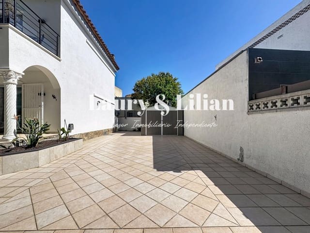 5 makuuhuone Huvila myytävänä paikassa Empuriabrava, Castelló d'Empúries mukana uima-altaan 
autotalli - 569 000 € (Ref: 9878256)