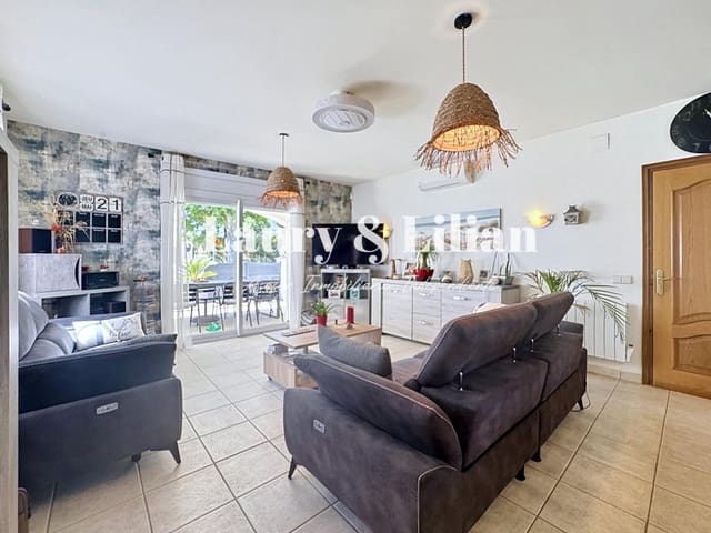 5 makuuhuone Huvila myytävänä paikassa Empuriabrava, Castelló d'Empúries mukana uima-altaan 
autotalli - 569 000 € (Ref: 9878256)