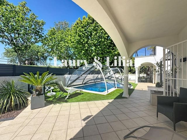 5 makuuhuone Huvila myytävänä paikassa Empuriabrava, Castelló d'Empúries mukana uima-altaan 
autotalli - 569 000 € (Ref: 9878256)