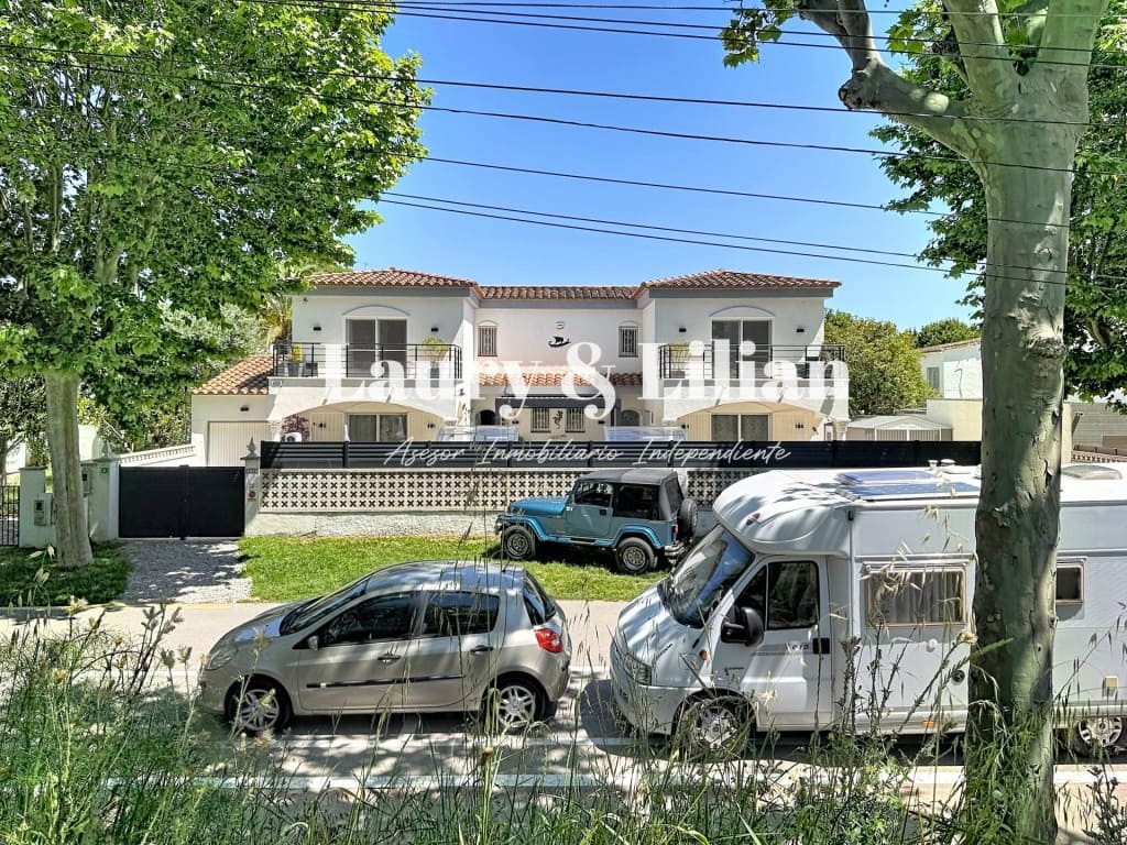 5 makuuhuone Huvila myytävänä paikassa Empuriabrava mukana uima-altaan 
autotalli - 569 000 € (Ref: 9878256)