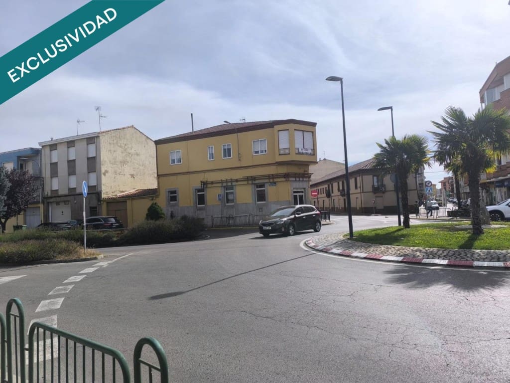 6 sypialnia Willa na sprzedaż w Santa Maria del Paramo z garażem - 150 000 € (Ref: 9878258)