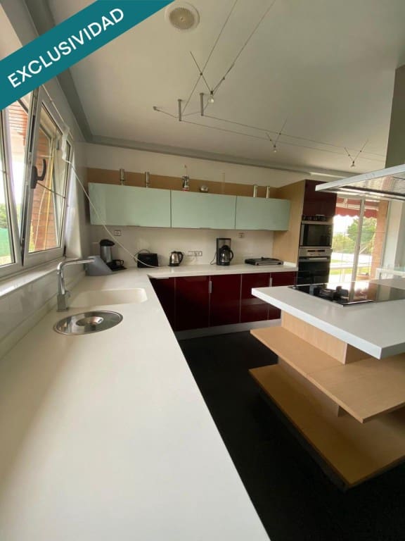 Escritório para venda em Santa Cruz de Bezana - 3 675 000 € (Ref: 9878260)