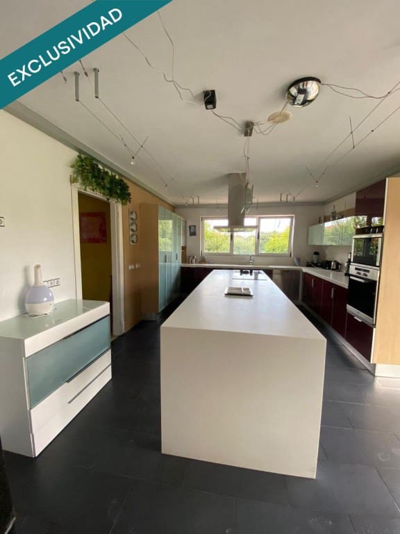 Escritório para venda em Santa Cruz de Bezana - 3 675 000 € (Ref: 9878260)