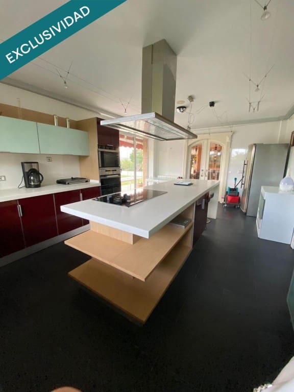 Escritório para venda em Santa Cruz de Bezana - 3 675 000 € (Ref: 9878260)