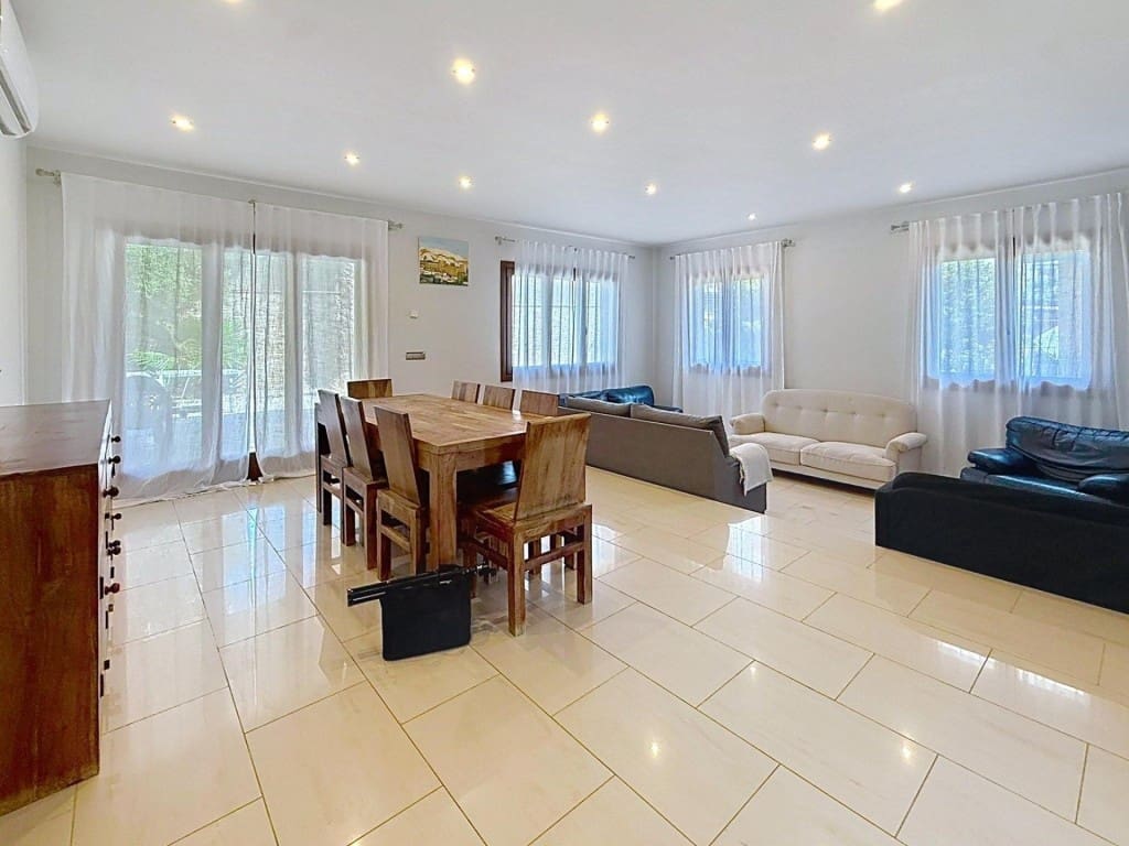 5 sypialnia Willa na sprzedaż w Cubelles z basenem - 699 000 € (Ref: 9880780)