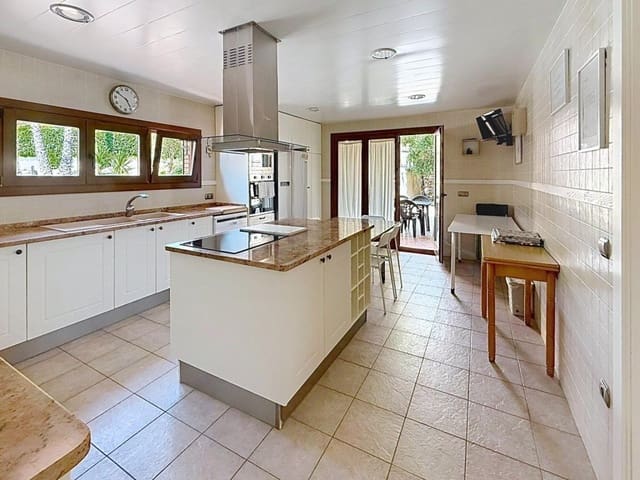 5 sypialnia Willa na sprzedaż w Cubelles z basenem - 699 000 € (Ref: 9880780)