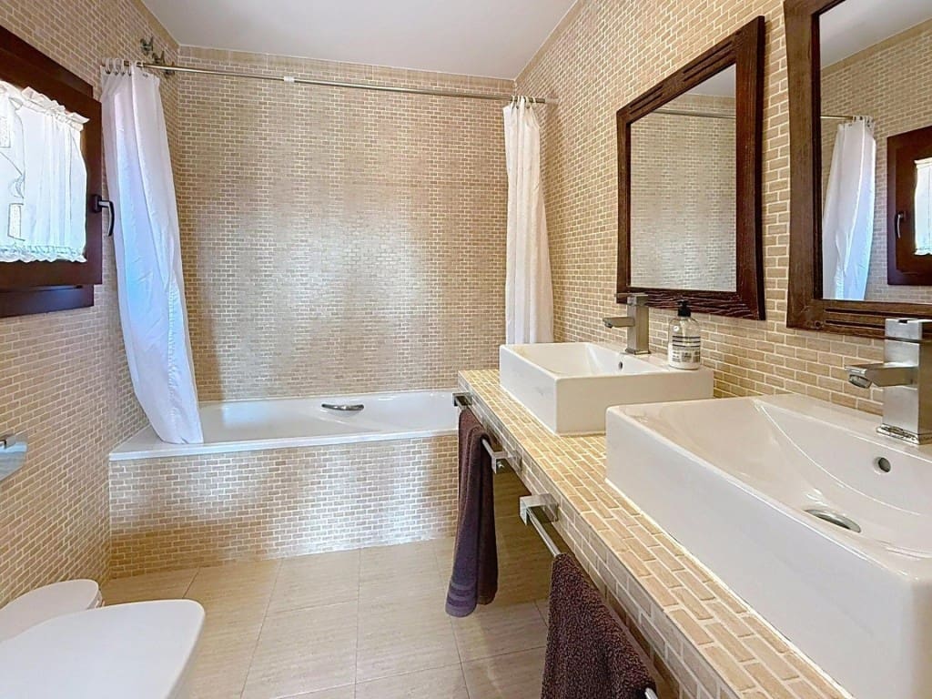 5 sypialnia Willa na sprzedaż w Cubelles z basenem - 699 000 € (Ref: 9880780)
