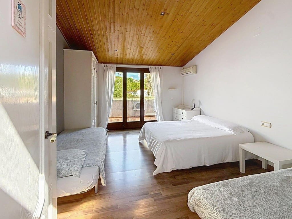 5 sypialnia Willa na sprzedaż w Cubelles z basenem - 699 000 € (Ref: 9880780)