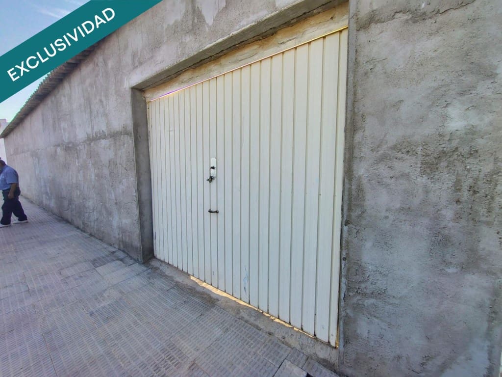 3 makuuhuone Huvila myytävänä paikassa Arenales de San Gregorio mukana uima-altaan 
autotalli - 33 000 € (Ref: 9884352)