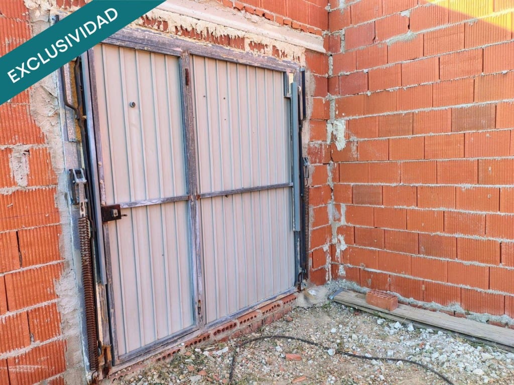 3 makuuhuone Huvila myytävänä paikassa Arenales de San Gregorio mukana uima-altaan 
autotalli - 33 000 € (Ref: 9884352)