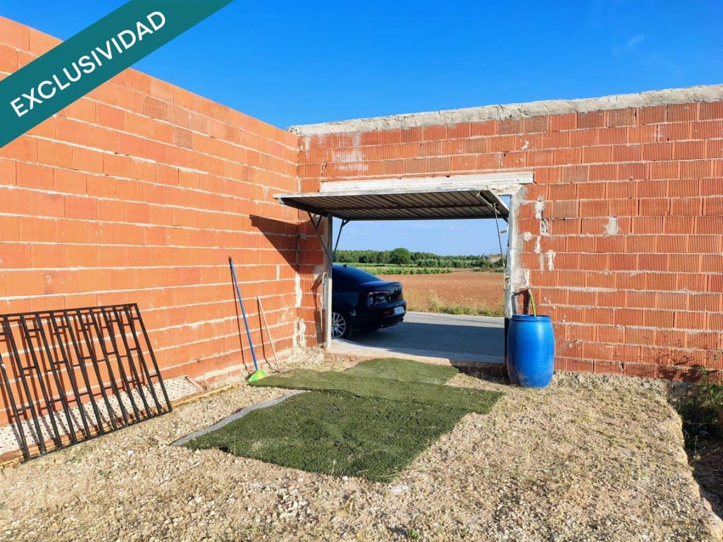 3 makuuhuone Huvila myytävänä paikassa Arenales de San Gregorio mukana uima-altaan 
autotalli - 33 000 € (Ref: 9884352)