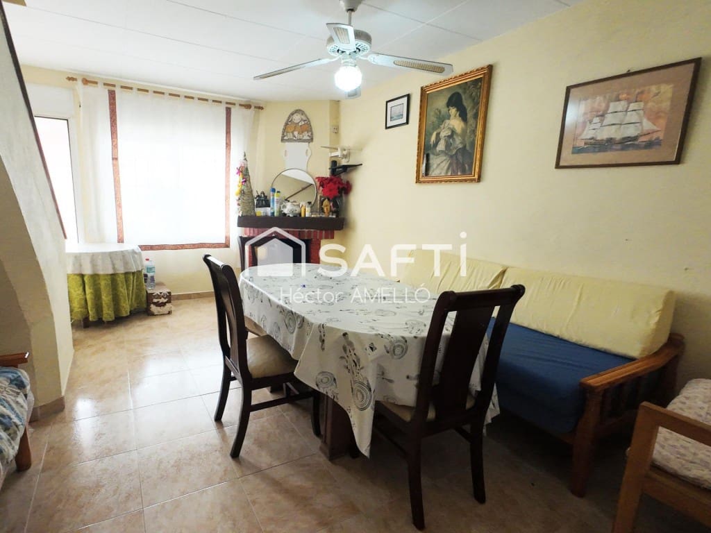 3 bedroom Terraced Villa for sale in Empuriabrava with garage - € 189,000 (Ref: 9884355)