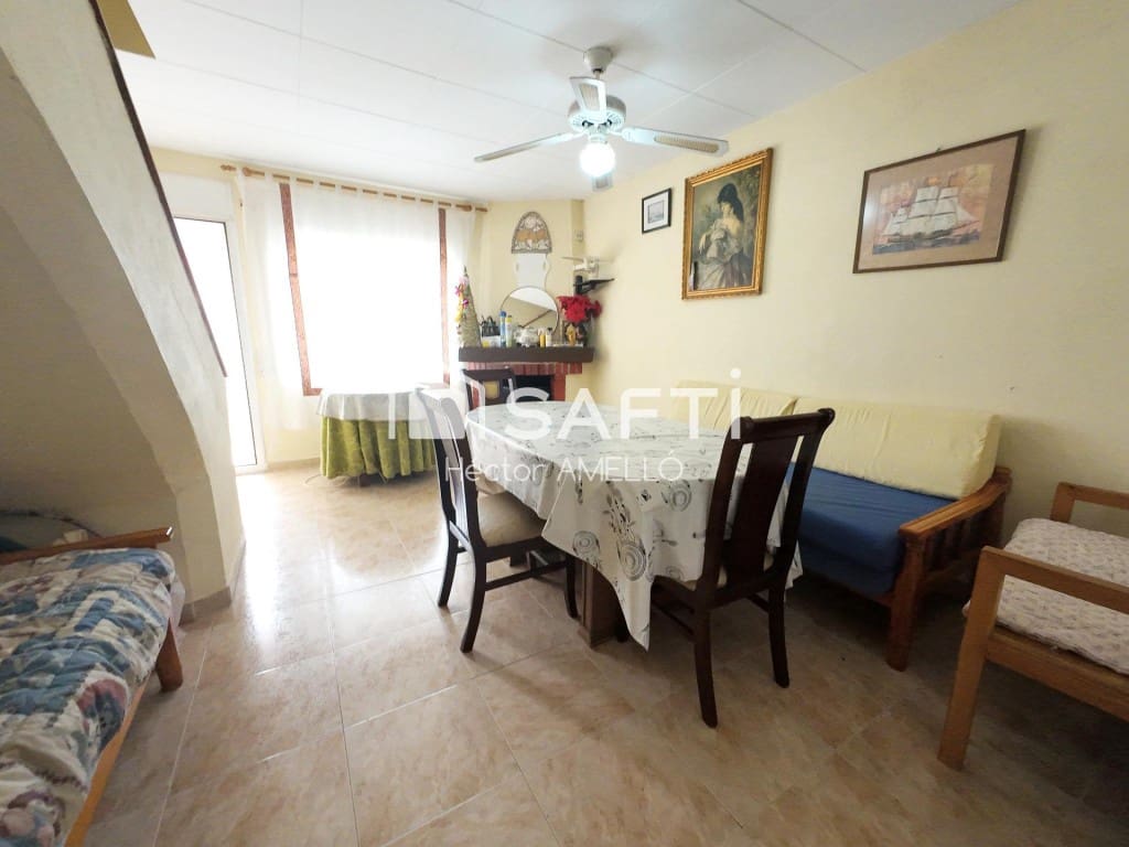 3 bedroom Terraced Villa for sale in Empuriabrava with garage - € 189,000 (Ref: 9884355)