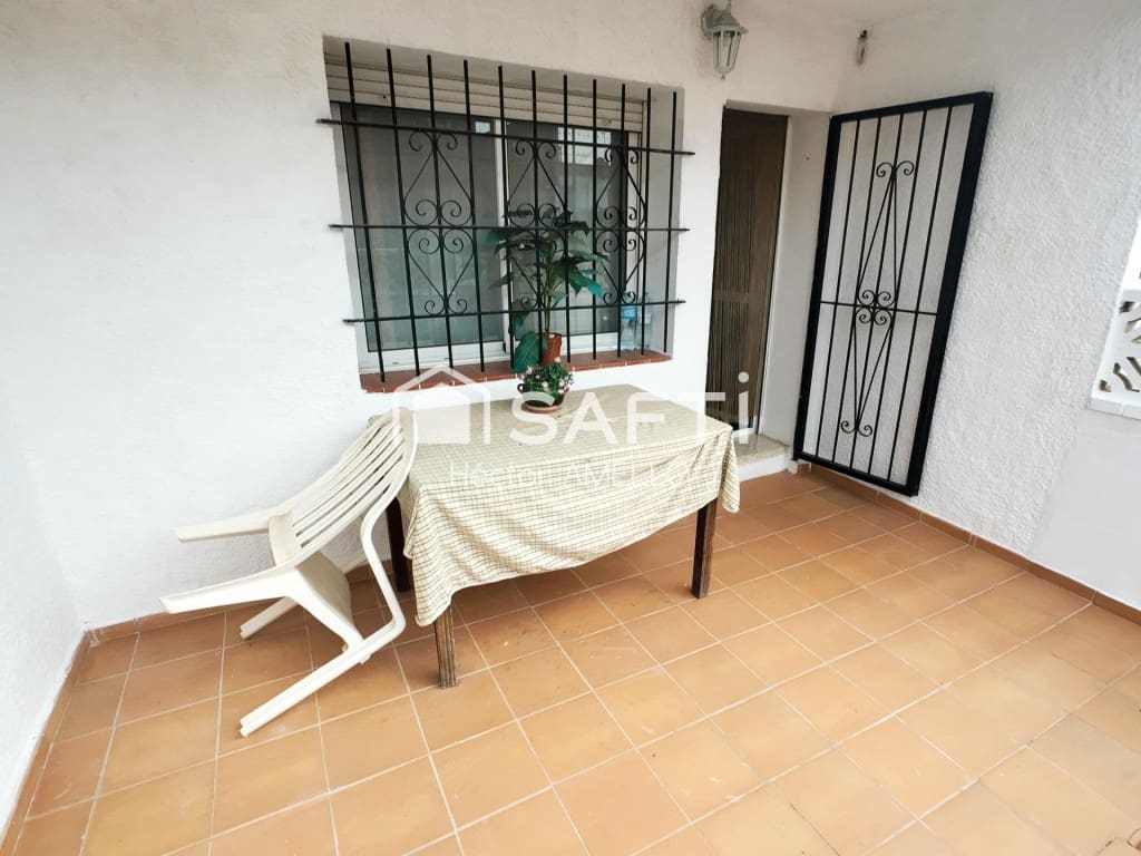 3 bedroom Terraced Villa for sale in Empuriabrava with garage - € 189,000 (Ref: 9884355)
