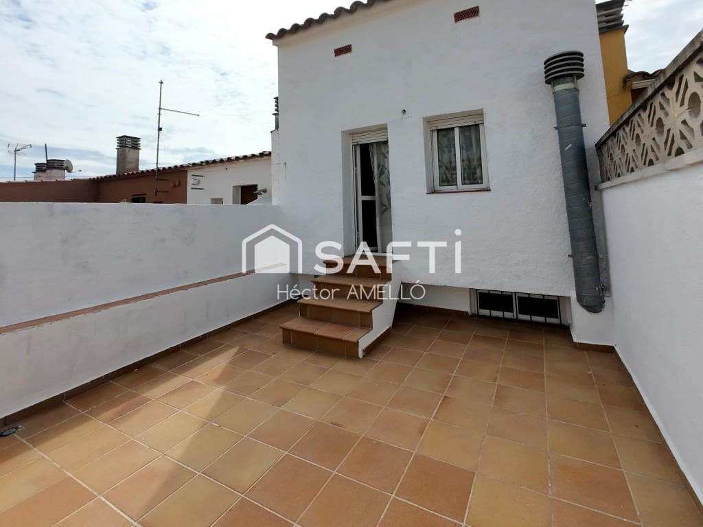 3 bedroom Terraced Villa for sale in Empuriabrava with garage - € 189,000 (Ref: 9884355)