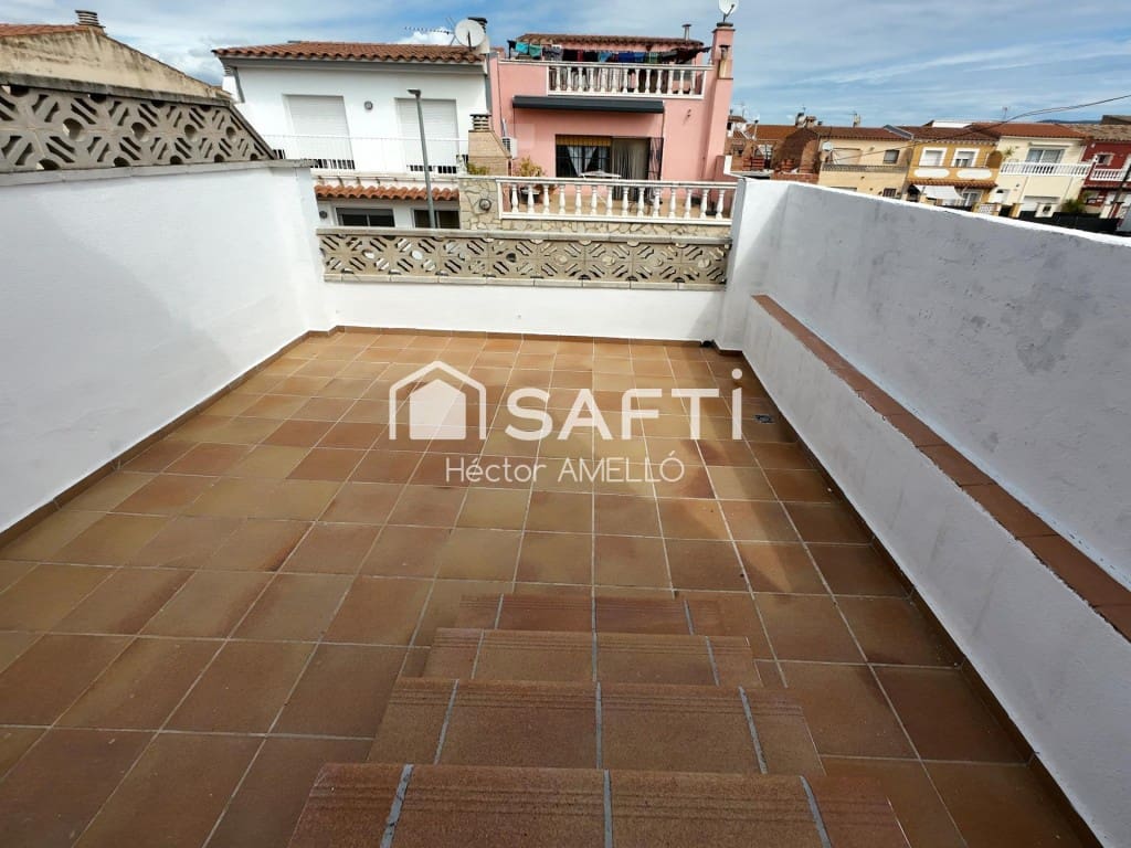 3 bedroom Terraced Villa for sale in Empuriabrava with garage - € 189,000 (Ref: 9884355)