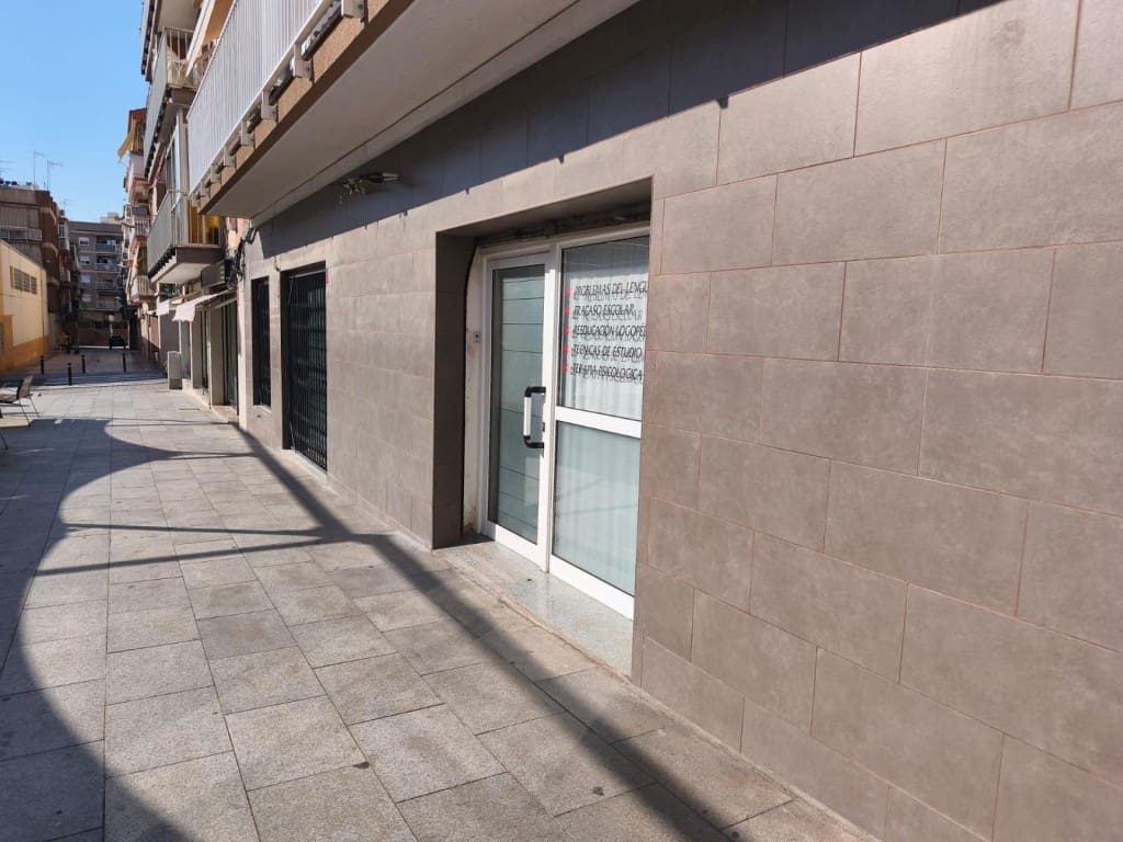 Kommersiell til salgs i Sant Joan Despi - € 75 000 (Ref: 9884356)