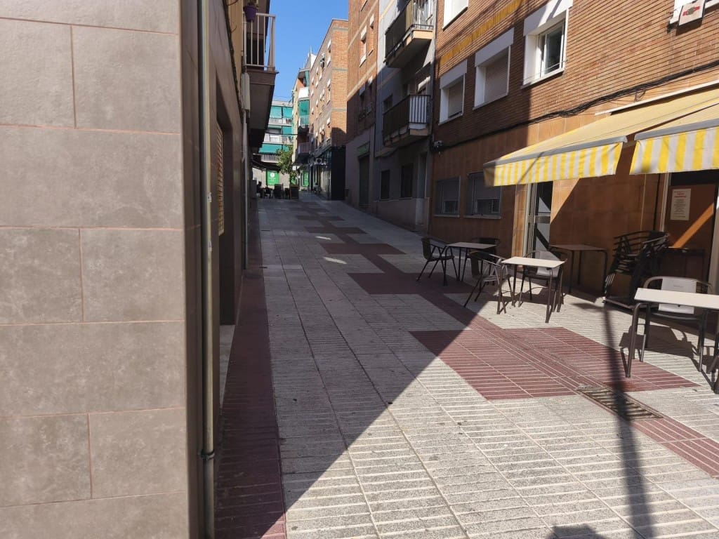 Kommersiell til salgs i Sant Joan Despi - € 75 000 (Ref: 9884356)