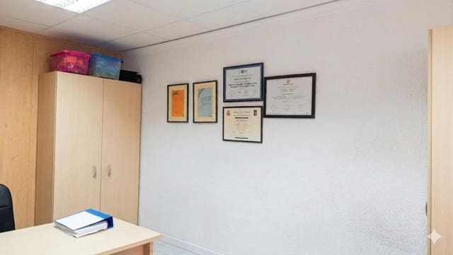 Kommersiell til salgs i Sant Joan Despí - € 75 000 (Ref: 9884356)