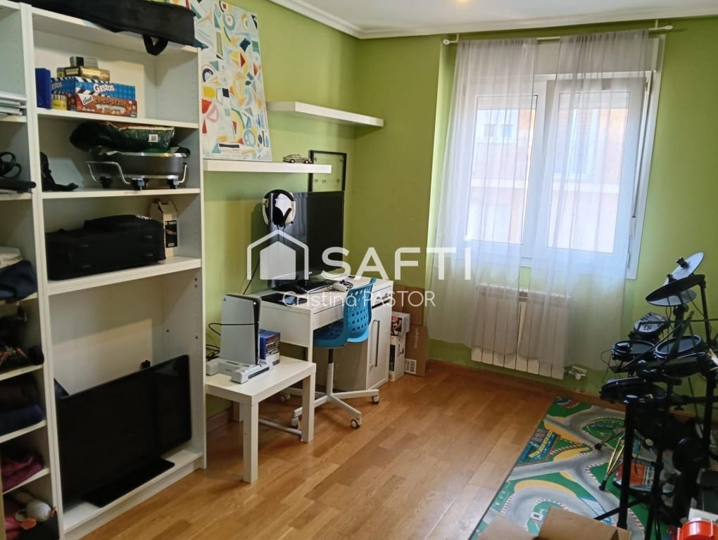 3 bedroom Apartment for sale in Valencia de Don Juan - € 120,000 (Ref: 9890045)