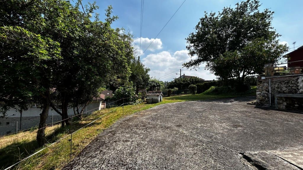 Terrain à Bâtir à vendre à Oviedo - 235 000 € (Ref: 9891956)