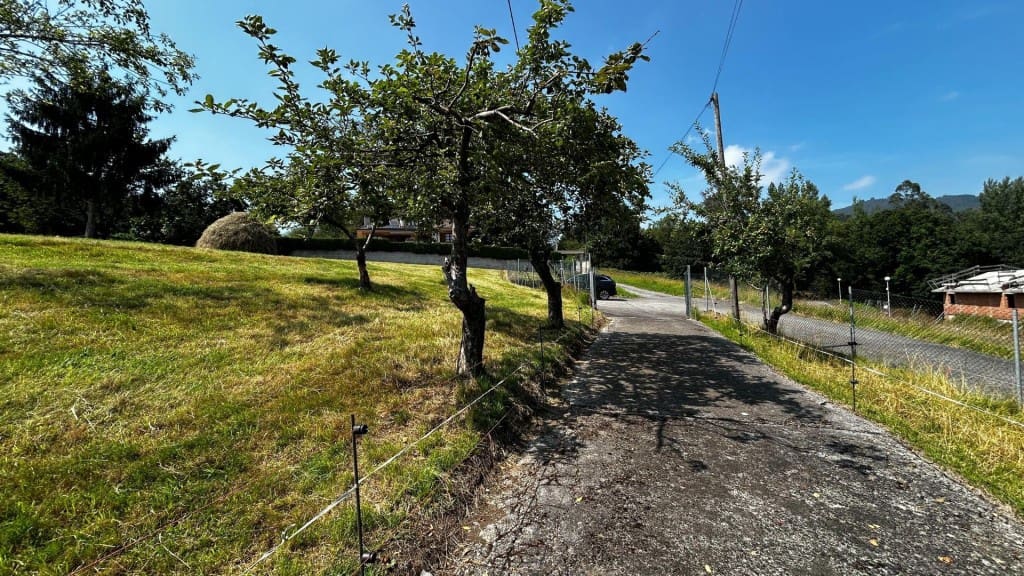 Terrain à Bâtir à vendre à Oviedo - 235 000 € (Ref: 9891956)