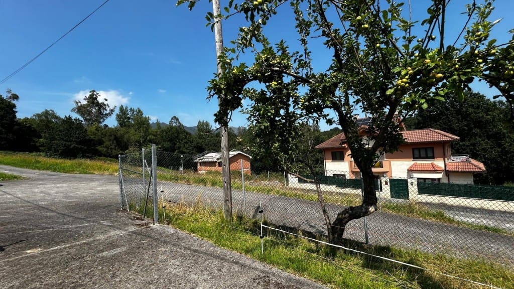 Terrain à Bâtir à vendre à Oviedo - 235 000 € (Ref: 9891956)