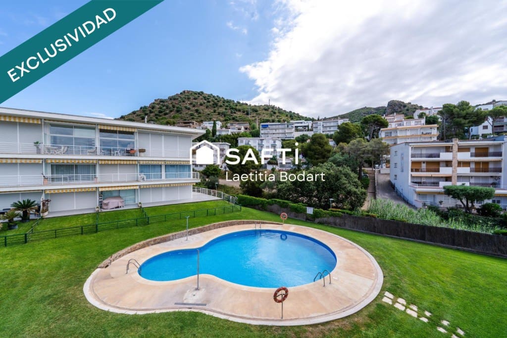 2 bedroom Penthouse for sale in Roses with pool garage - € 439,000 (Ref: 9891957)