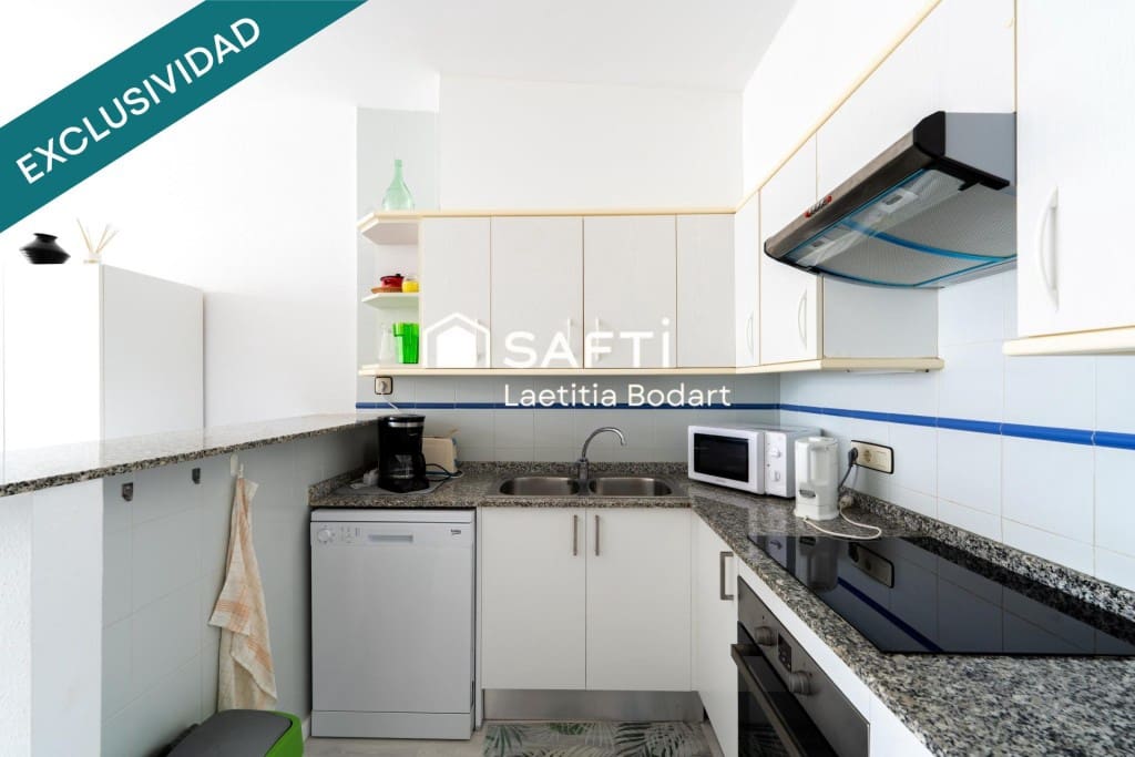 2 bedroom Penthouse for sale in Roses with pool garage - € 439,000 (Ref: 9891957)